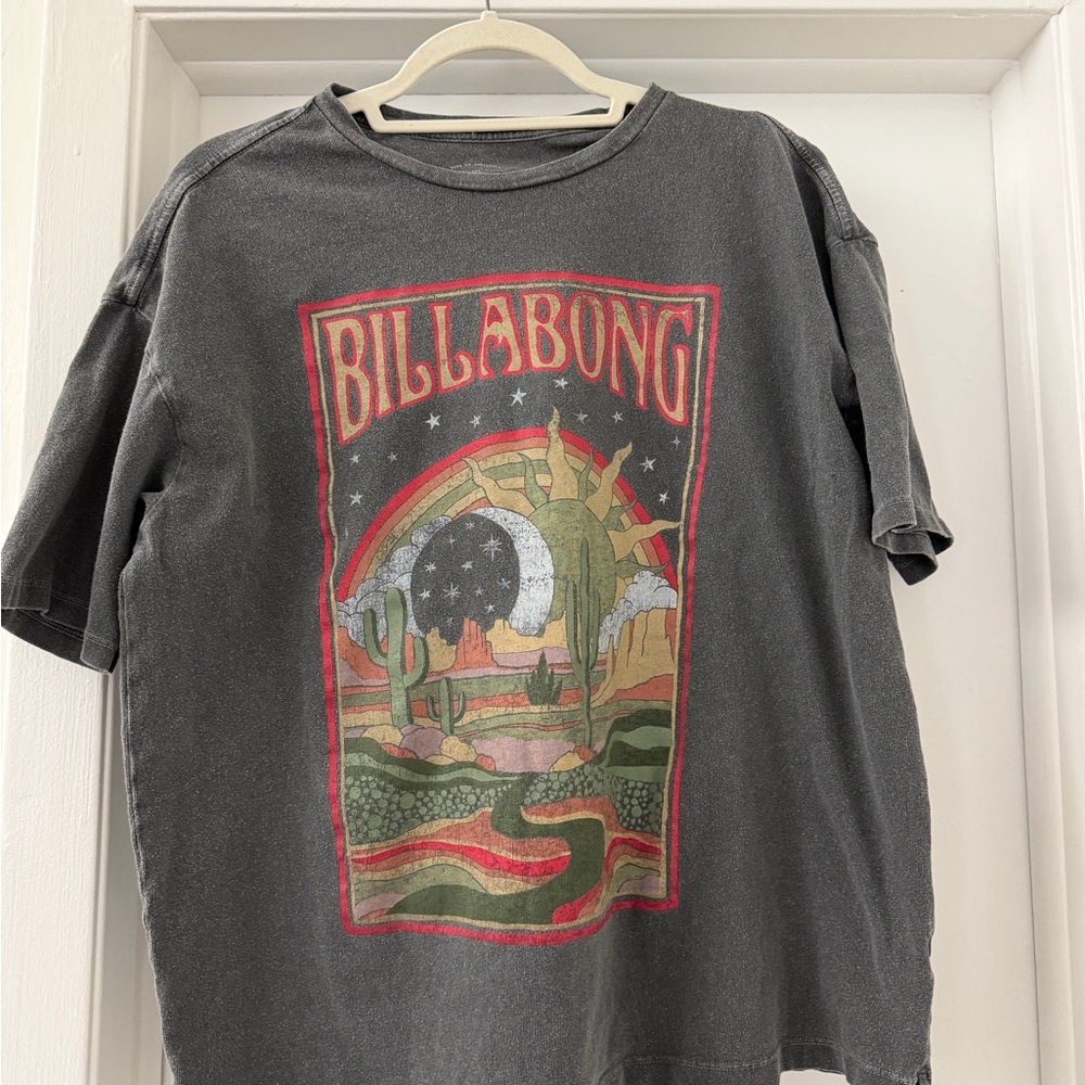 Billabong Graphic Tee • Desert Sun Moon Art • Charcoal • S (Relaxed Fit)